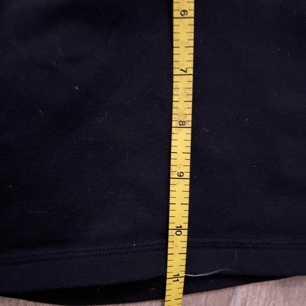 Lululemon Reverse Groove Short, Size 4 - Picture 5 of 9